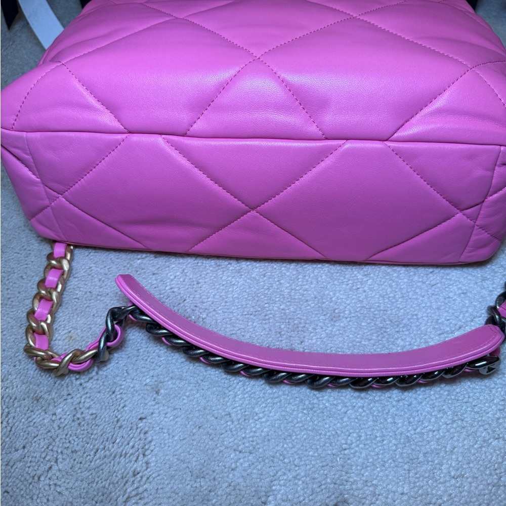 Chanel 19 Medium Flap in Neon Pink 21S hard to find color - Picture 8 of 12